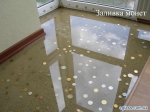 Пол с монетами
